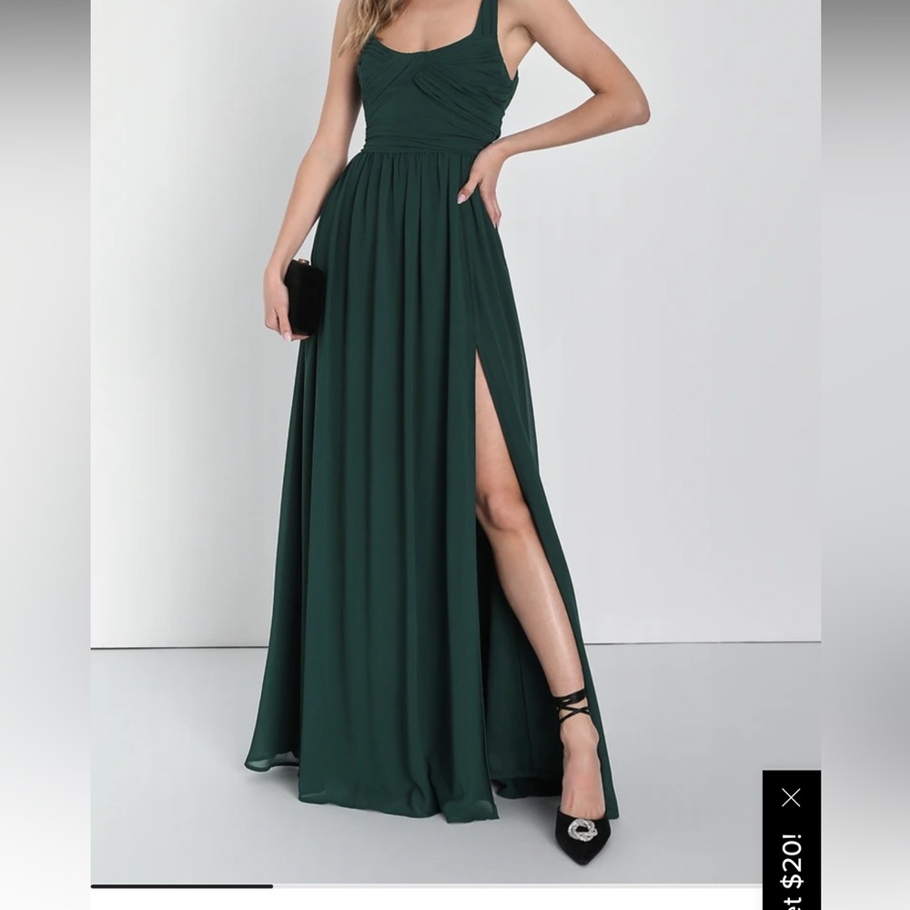 Lulu’s green floor length gown